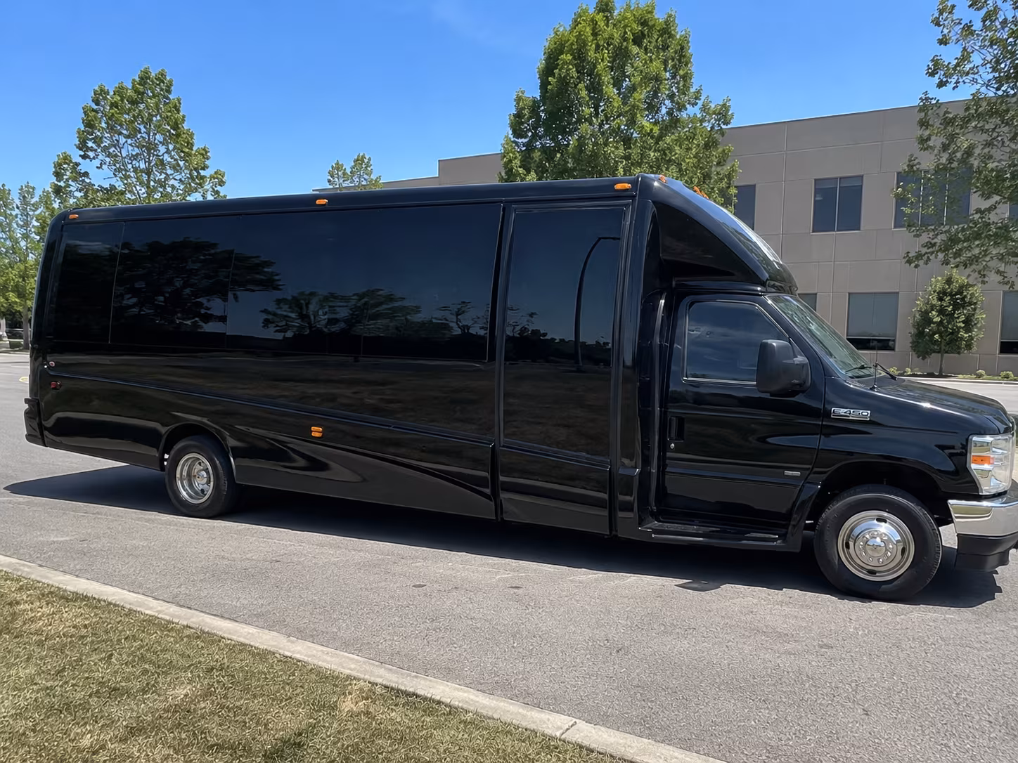 Fresno Winery Tour & Pub Crawl Transportation